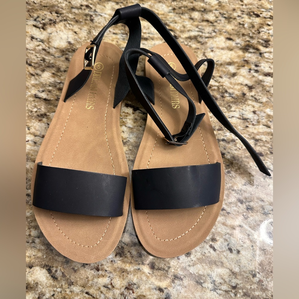 Women’s Buckle flat sandals